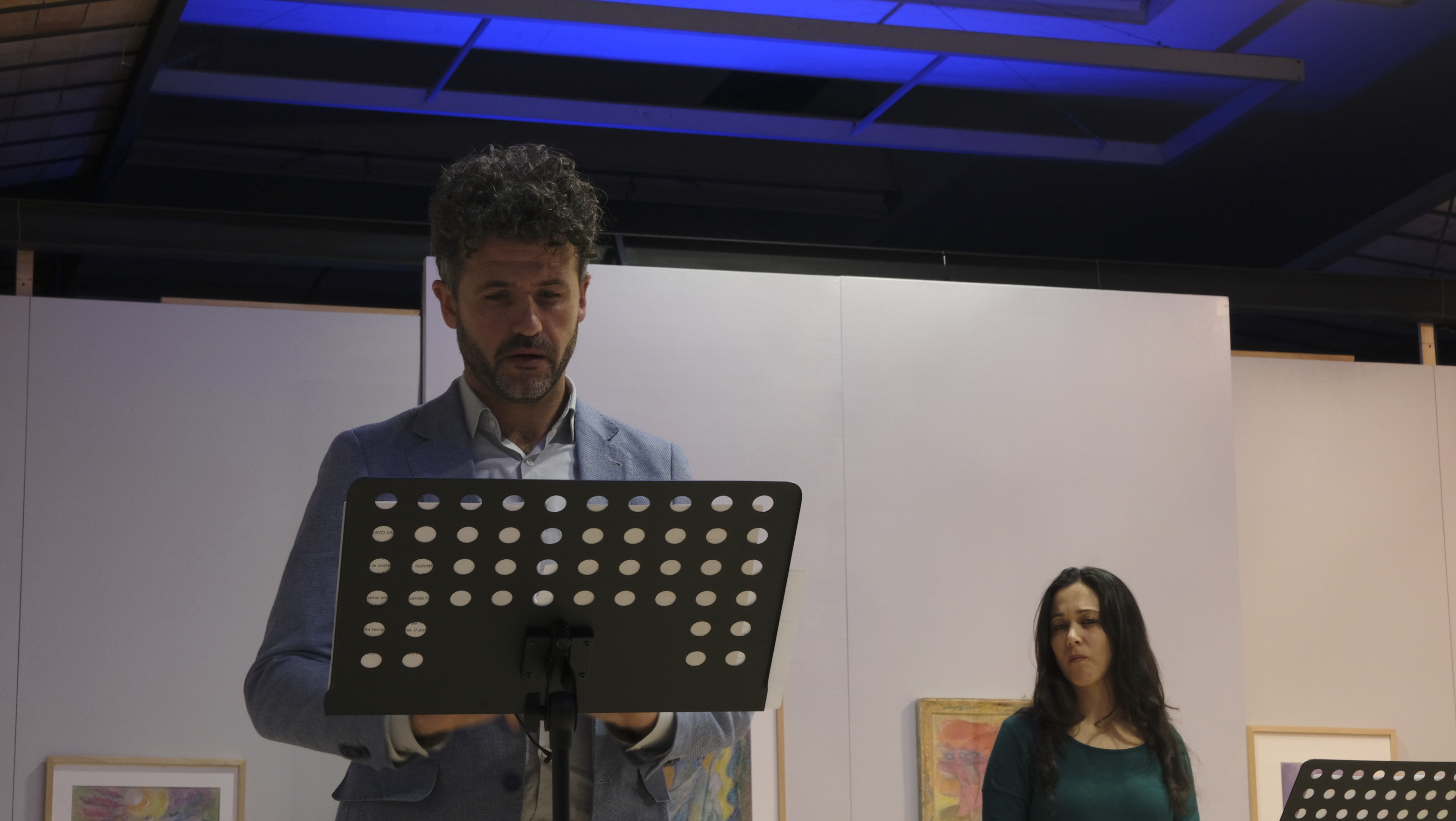 Pubblico coinvolto durante La Città della Poesia