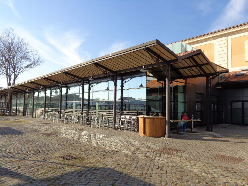 CAE — pensilina e prospetto esterno